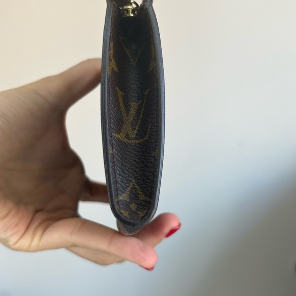 Louis Vuitton Monogram pouch - great condition comes with Entrupy Certification - Picture 8 of 8
